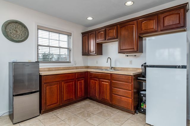 160 Suburban Parkway, Warwick, RI 02889