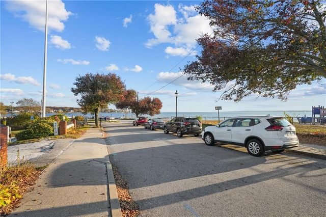 160 Suburban Parkway, Warwick, RI 02889