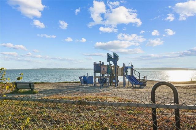 160 Suburban Parkway, Warwick, RI 02889