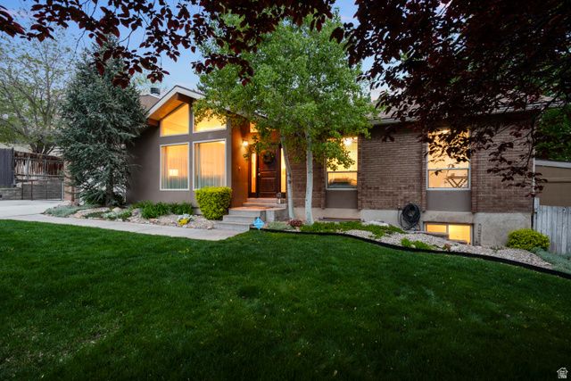 9722 S BUTTONWOOD CIR, Sandy, UT 84092