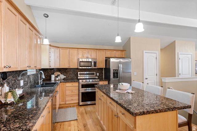 9722 S BUTTONWOOD CIR, Sandy, UT 84092