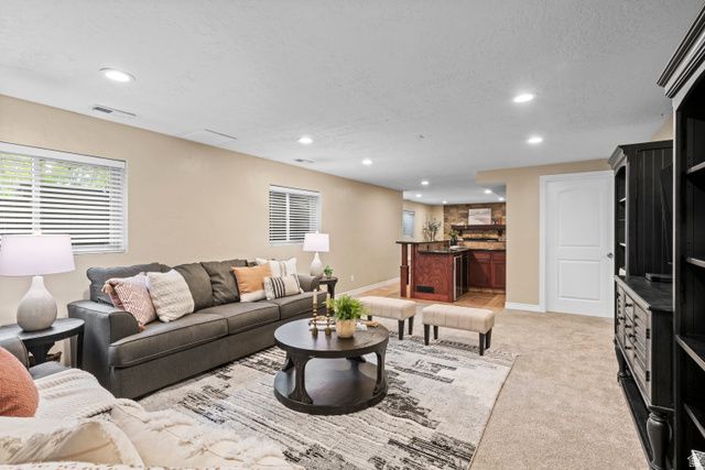9722 S BUTTONWOOD CIR, Sandy, UT 84092
