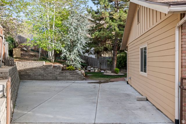 9722 S BUTTONWOOD CIR, Sandy, UT 84092