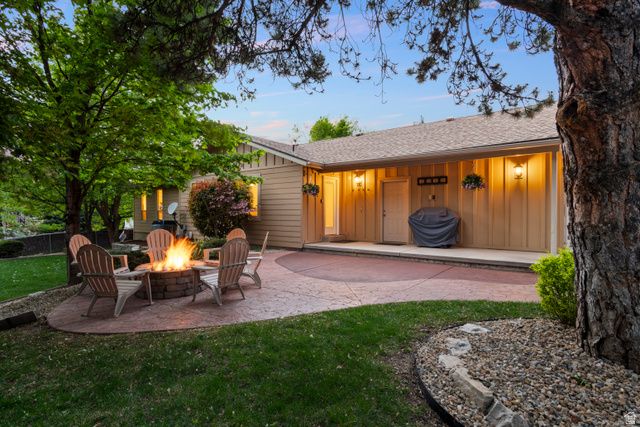 9722 S BUTTONWOOD CIR, Sandy, UT 84092