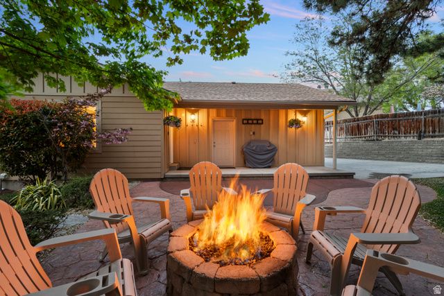9722 S BUTTONWOOD CIR, Sandy, UT 84092