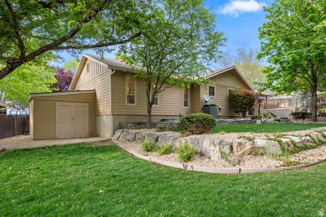 9722 S BUTTONWOOD CIR, Sandy, UT 84092