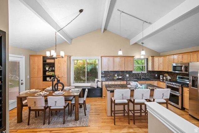 9722 S BUTTONWOOD CIR, Sandy, UT 84092