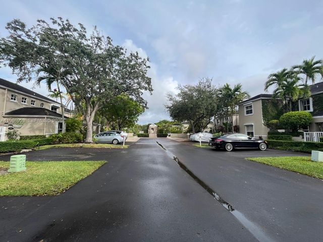 5570 SW 70th Pl S 5570, Miami, FL 33155