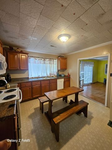 735 W Fort Place Street, Chatsworth, GA 30705