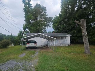 735 W Fort Place Street, Chatsworth, GA 30705