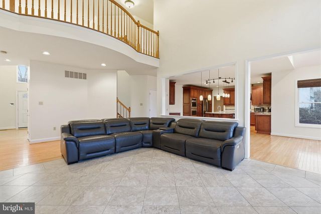 4 SUNRISE DR, Doylestown, PA 18901