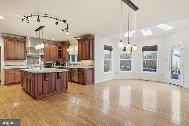 4 SUNRISE DR, Doylestown, PA 18901