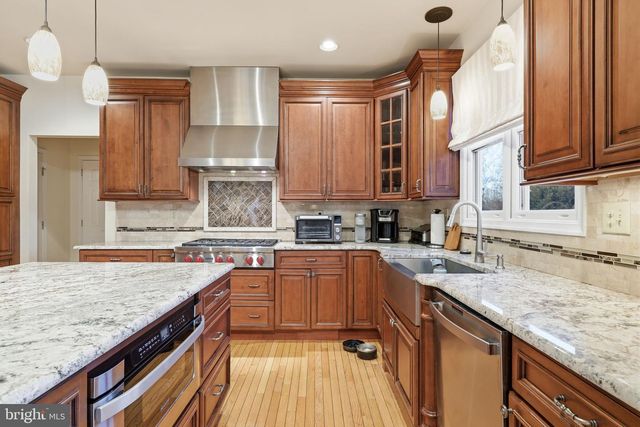 4 SUNRISE DR, Doylestown, PA 18901