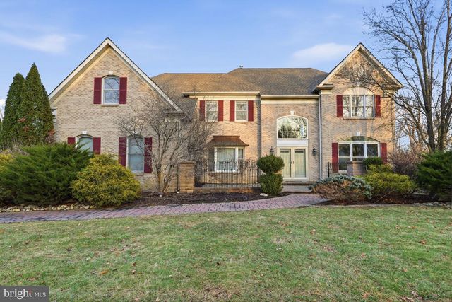 4 SUNRISE DR, Doylestown, PA 18901