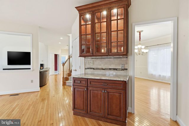 4 SUNRISE DR, Doylestown, PA 18901