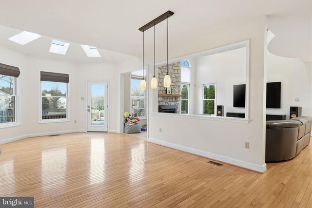 4 SUNRISE DR, Doylestown, PA 18901