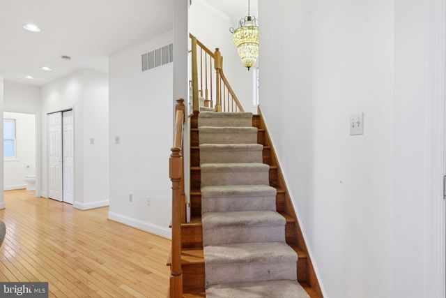 4 SUNRISE DR, Doylestown, PA 18901