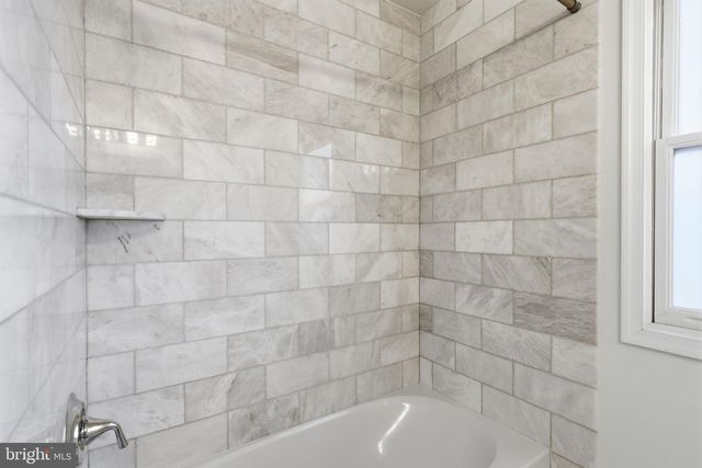 4 SUNRISE DR, Doylestown, PA 18901