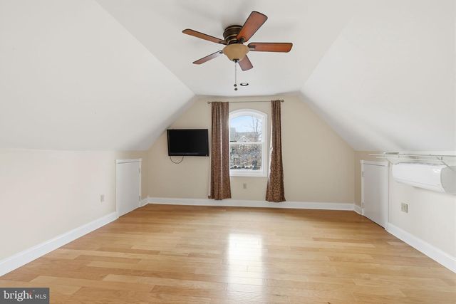 4 SUNRISE DR, Doylestown, PA 18901