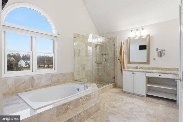 4 SUNRISE DR, Doylestown, PA 18901