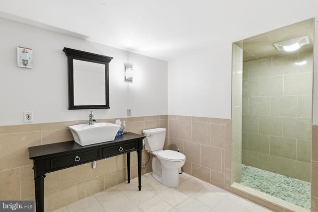 4 SUNRISE DR, Doylestown, PA 18901