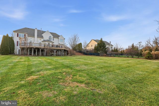 4 SUNRISE DR, Doylestown, PA 18901