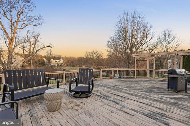 4 SUNRISE DR, Doylestown, PA 18901