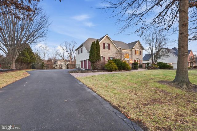 4 SUNRISE DR, Doylestown, PA 18901