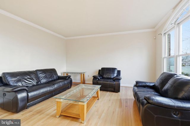 4 SUNRISE DR, Doylestown, PA 18901