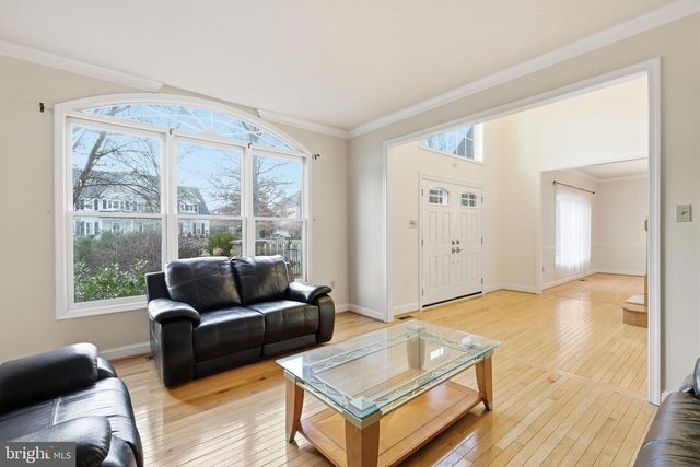 4 SUNRISE DR, Doylestown, PA 18901