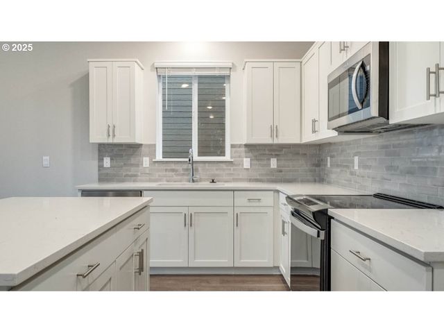 9380 Se Crystal Rose St, Happy Valley, OR 97086