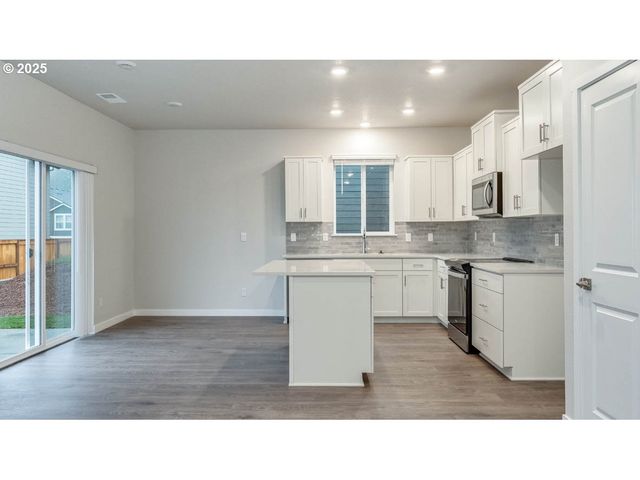 9380 Se Crystal Rose St, Happy Valley, OR 97086