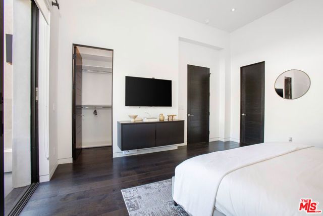 454 N Sweetzer Avenue, Los Angeles, CA 90048