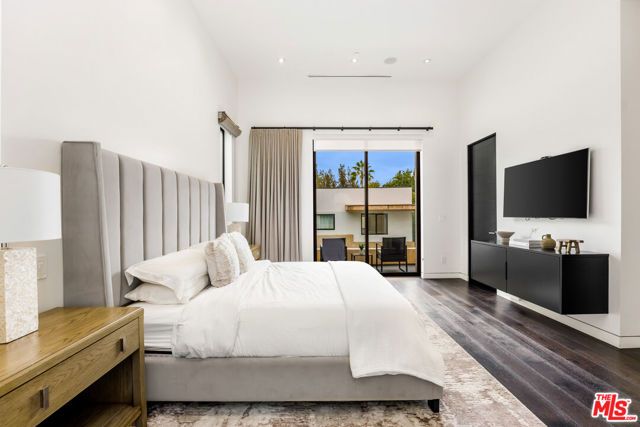 454 N Sweetzer Avenue, Los Angeles, CA 90048