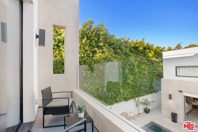 454 N Sweetzer Avenue, Los Angeles, CA 90048