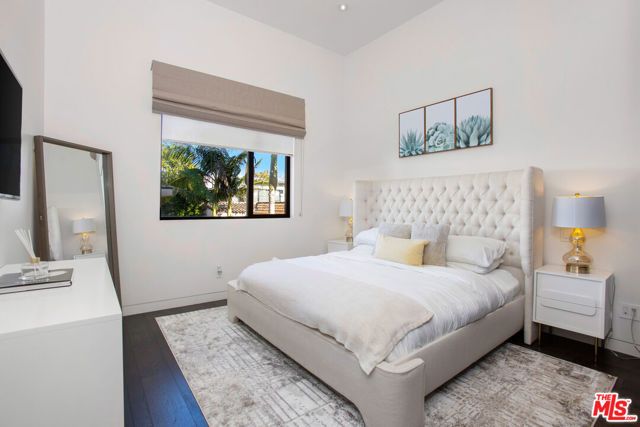 454 N Sweetzer Avenue, Los Angeles, CA 90048