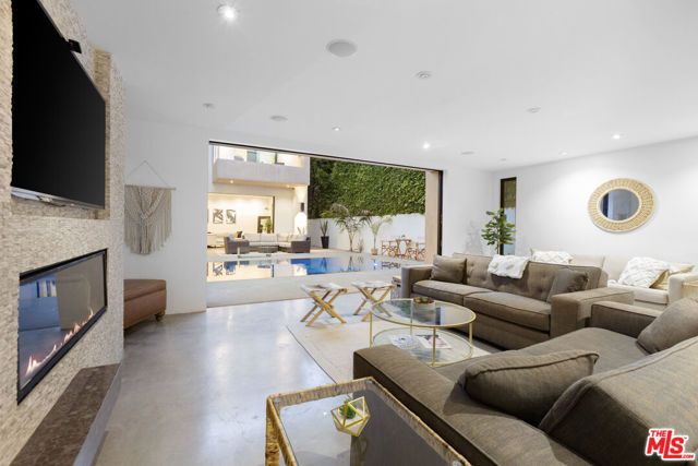 454 N Sweetzer Avenue, Los Angeles, CA 90048