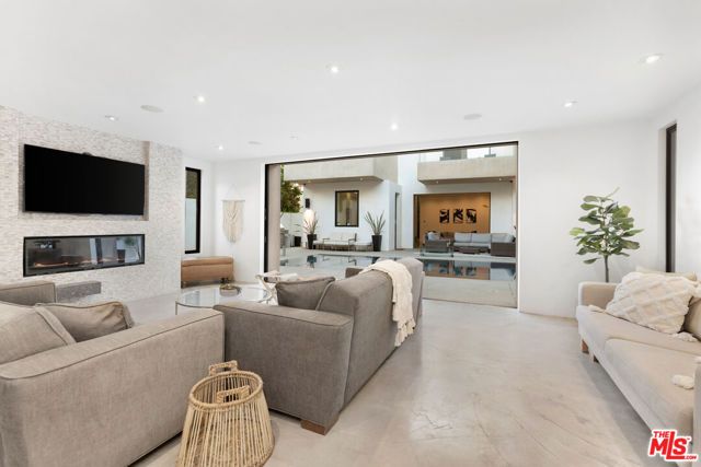 454 N Sweetzer Avenue, Los Angeles, CA 90048