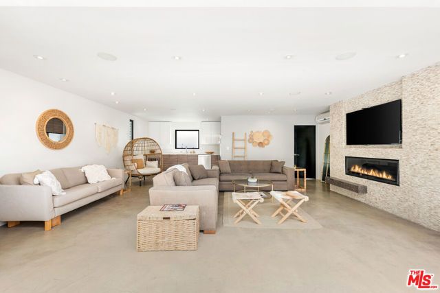 454 N Sweetzer Avenue, Los Angeles, CA 90048