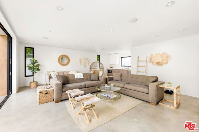 454 N Sweetzer Avenue, Los Angeles, CA 90048