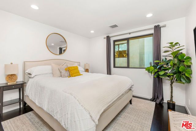 454 N Sweetzer Avenue, Los Angeles, CA 90048