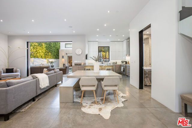 454 N Sweetzer Avenue, Los Angeles, CA 90048