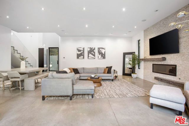 454 N Sweetzer Avenue, Los Angeles, CA 90048