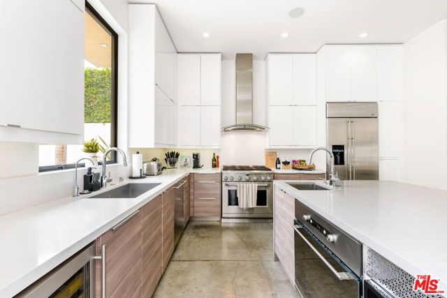 454 N Sweetzer Avenue, Los Angeles, CA 90048