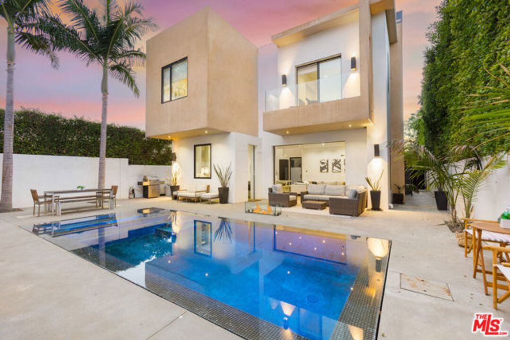 454 N Sweetzer Avenue, Los Angeles, CA 90048