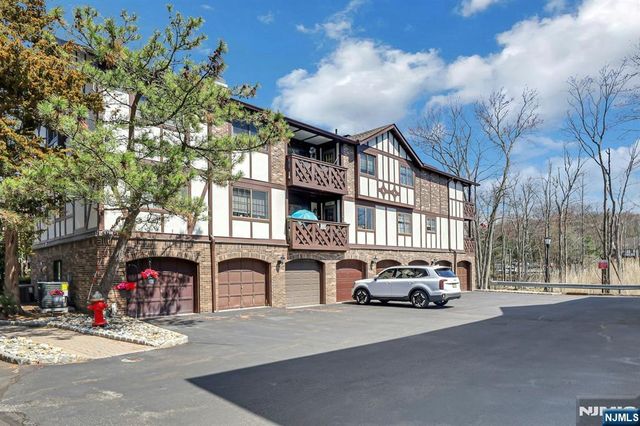 1712 Faulkner Court, Mahwah, NJ 07430