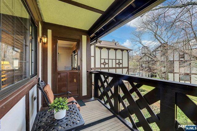 1712 Faulkner Court, Mahwah, NJ 07430