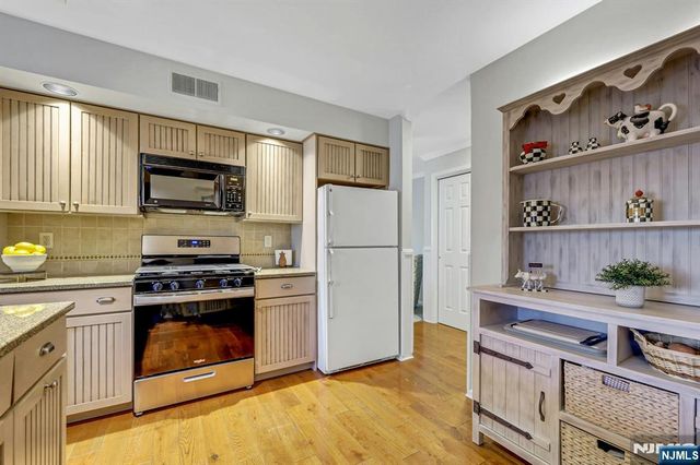 1712 Faulkner Court, Mahwah, NJ 07430