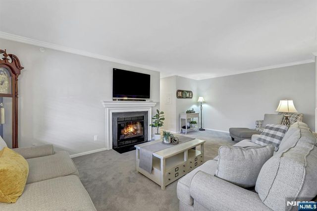 1712 Faulkner Court, Mahwah, NJ 07430