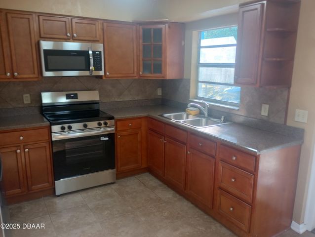 1324 Granada Avenue, Daytona Beach, FL 32118